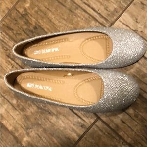 Brand New Never Worn Silver Flats Size 8